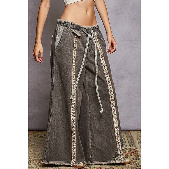 POL Washed Black Wide Leg Pants Floral Trim - Oversized - Picture 4 of 4